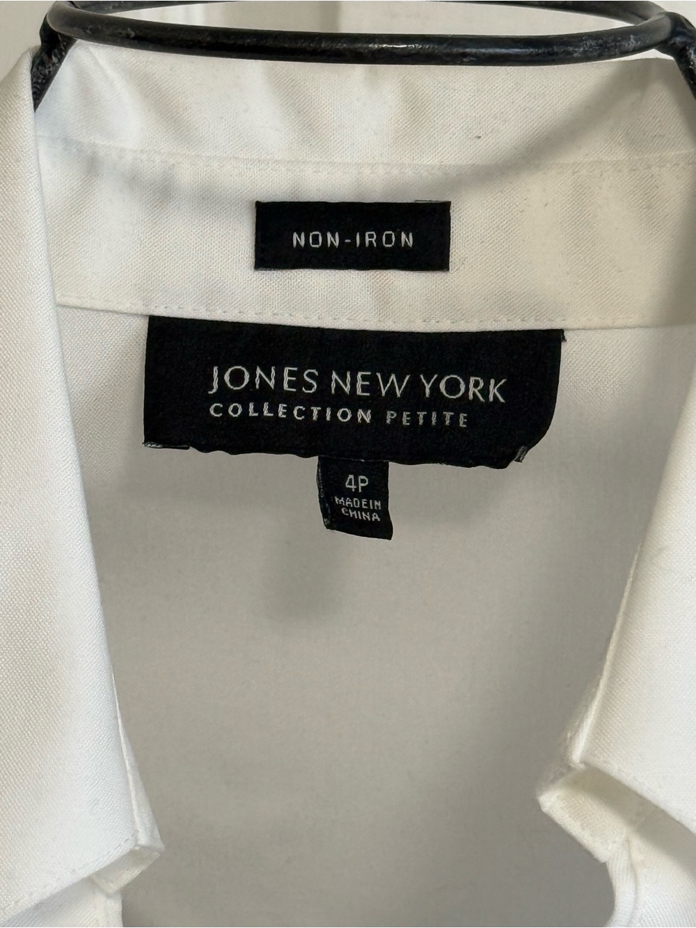 Jones New York White Button-Front Petite Blouse. V- neck. Fitted silhouette. 4P - Picture 3 of 6